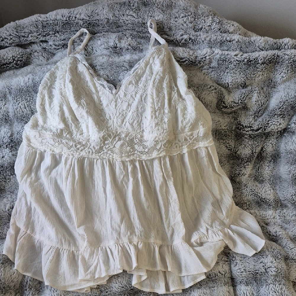 Torrid 🖤 Cream Lace Smocked Top (#348)